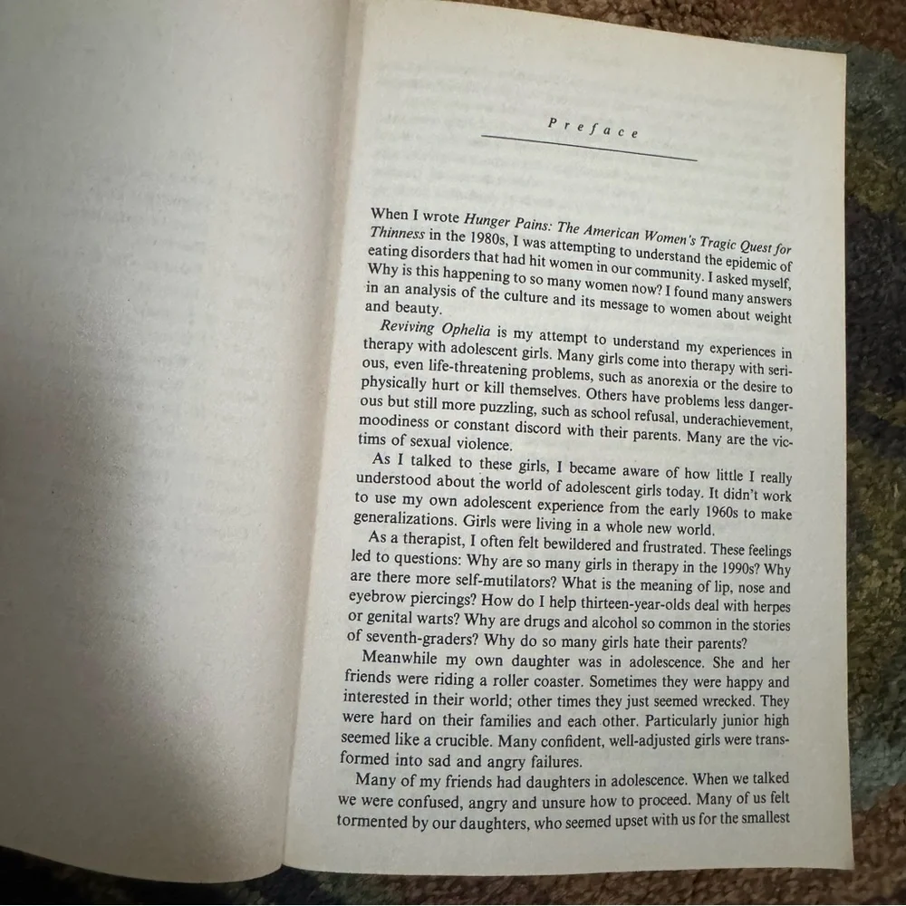 REVIVING OPHELIA Saving The Selves of Adolescent Girls by Mary Pipher Book